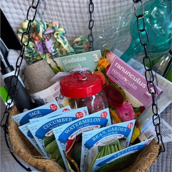 Nwt gardeners gift basket filled with goodies. - Picture 2 of 3